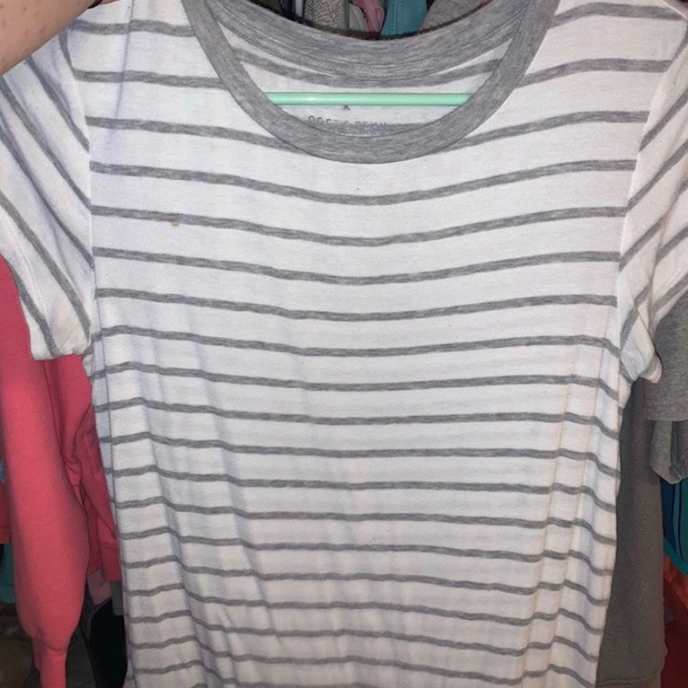 2 American Eagle shirts !